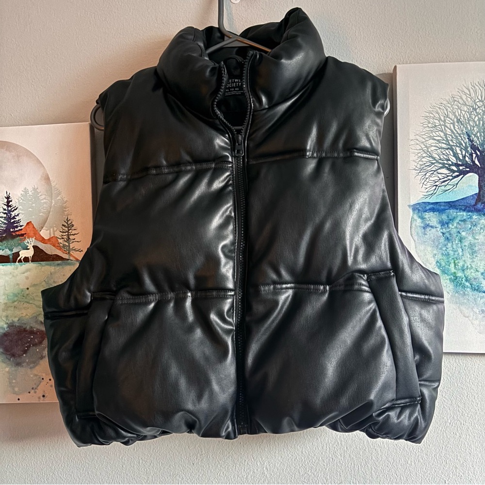 Streetwear Society Cropped Faux Leather Puffer Vest XL